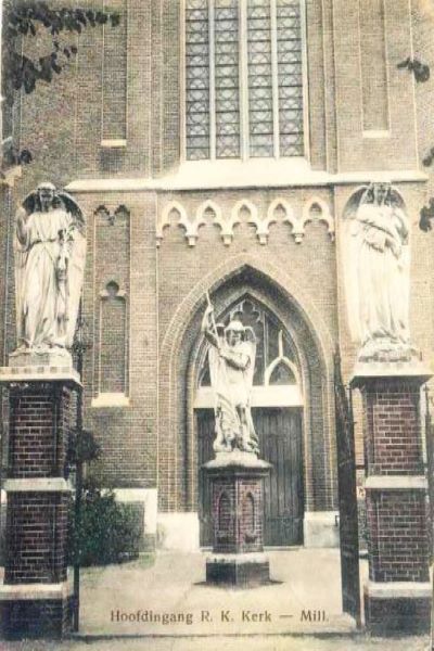 HeiligebeeldenKerk1920.jpg