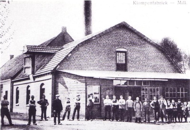 KlompenFabriekvanHout1912.jpg