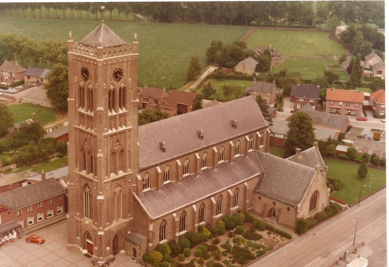 luchtfoto_kerk_mill.jpg